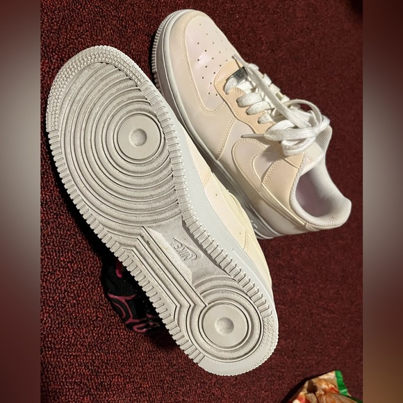 Nike Air Force 1'07 'Reflective' Women's
Size 8.5 - Picture 3 of 7